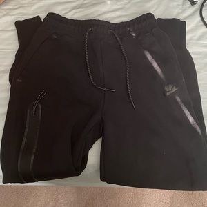 Black nike tech pants